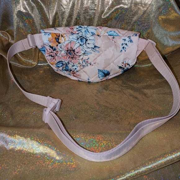 VERA BRADLEY Belt Bag  NewWithTags - Picture 3 of 9
